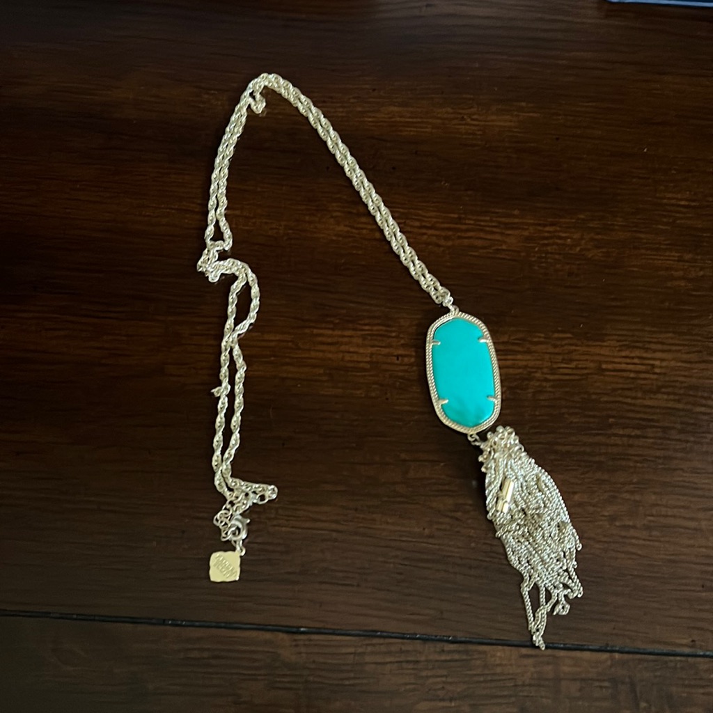 Gently Used Kendra Scott Long Necklace 20$